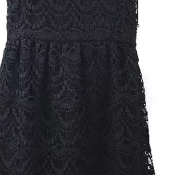 Beautiful lace dress - Picture 3 of 3